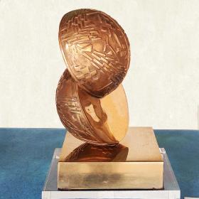Angelo Rinalidi, l altra meta del mondo, doppia scultura in bronzo dorato con elementi in rilievo, base quadra in bronzo, h cm.33, anno 2000 