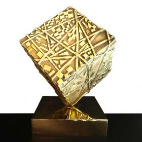 Angelo Rinaldi, Mark, scultura cubica in bronzo dorato con elementi in rilievo,cubo rotante su base, cubo h.cm.21x21, anno 1999