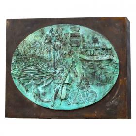 Angelo Rinaldi,Villa Pisani e le attivita produttive di Stra, scultura a due facciate in bronzo patinato, su basamento in cemento, collacata nella piazza  centrale del Comune di Stra,Venezia