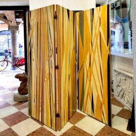 Angelo Rinaldi, "omaggio a Paolo Uccello", Paravento in legno tamburato dipinto a smalti sulle due facciate con soggetto geometrico, h.cm.180,5x60x2,5, anno 1990, unico esemplare 