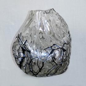 Angelo Rinaldi, Liane, Vaso Scultura  in vetro soffiato irregolare, pasta nera a filamenti irregolari intrecciati su tutta la superficie iridata, h.cm. 20 x2, firmata, 1964
