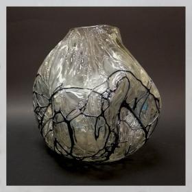 Angelo Rinaldi, Liane, Vaso Scultura  in vetro soffiato irregolare, pasta nera a filamenti irregolari intrecciati su tutta la superficie iridata, h.cm. 20 x2, firmata, 1964