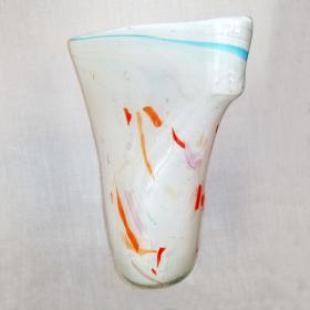 Angelo Rinaldi, "Horse"Vaso scultura a forma antropomorfa in vetro soffiato a forma irregolare con frammenti in pasta di vetro sommerso su base lattimo  iridazione, h.cm.33,5 x28, firmata, 1989