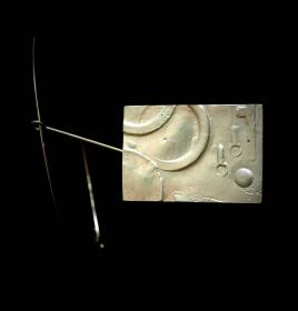  Angelo Rinaldi, Arte da indossare AR 3, scultura rettangolare in argento a fusione, con girocollo in argento, cm.5.9x4,unico esemplare,datato 2010
